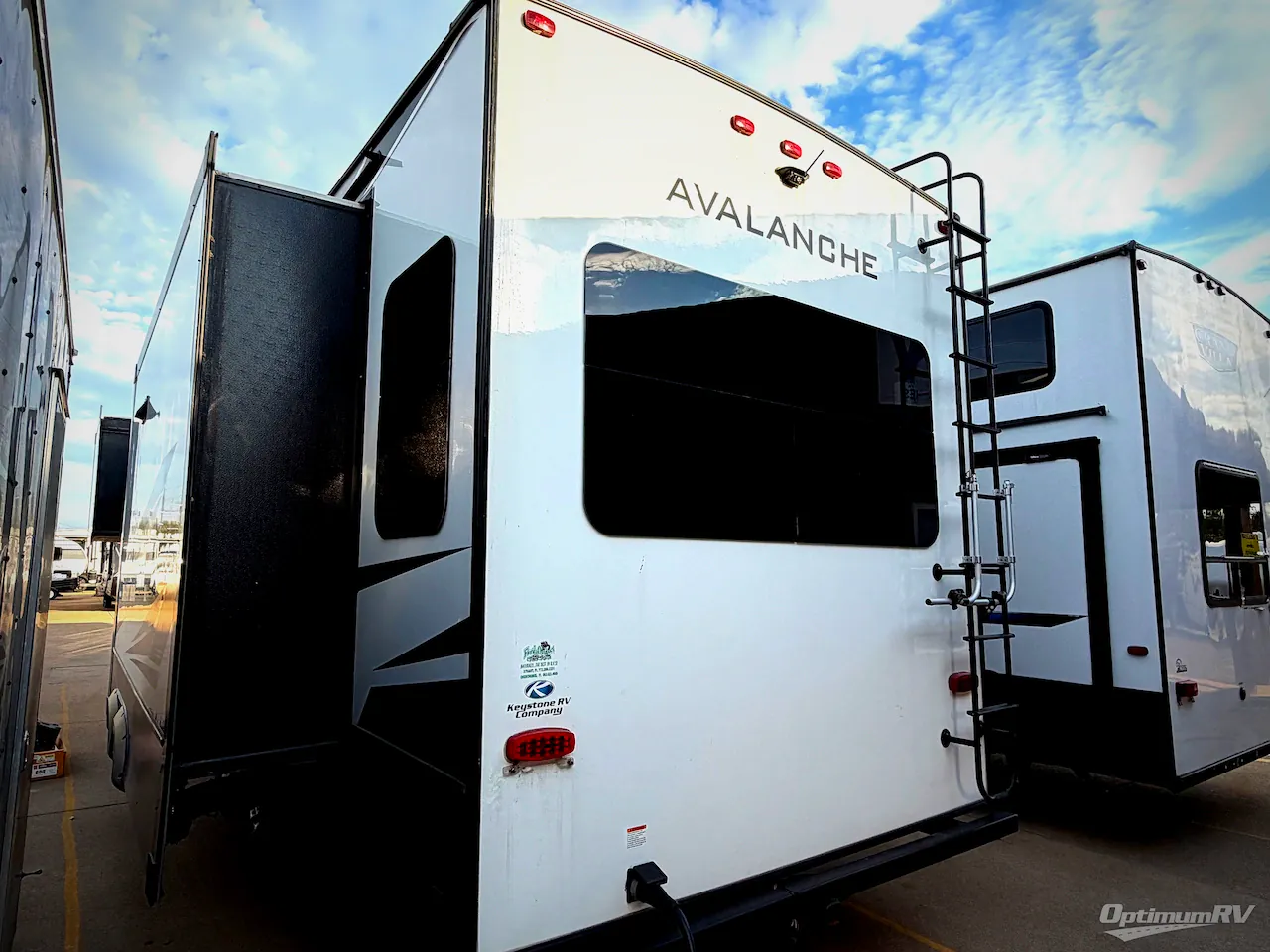 2020 Keystone Avalanche 313RS - Photo 4