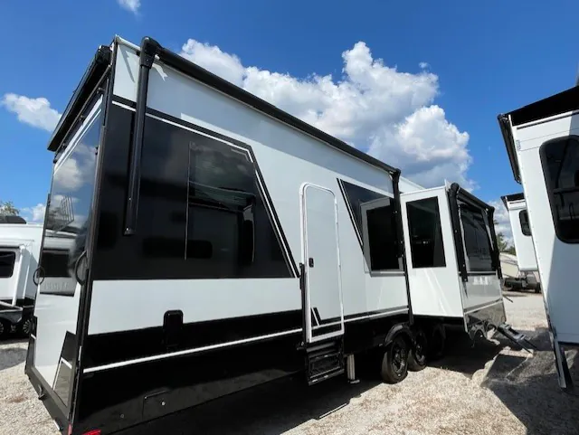 2026 Brinkley Model G 4000, Photos photo 18