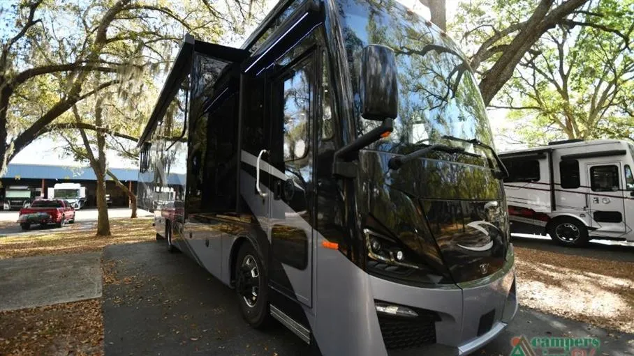 2026 Tiffin Phaeton 35 CH - Photo 3
