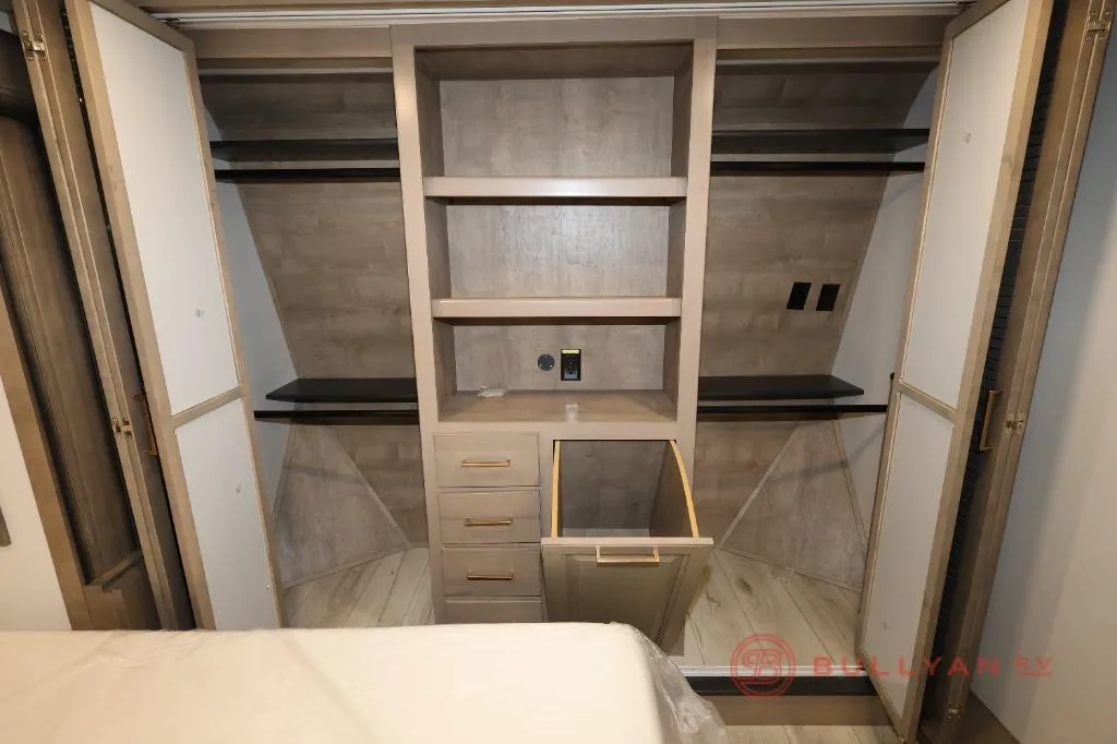 2025 Keystone Montana 3123RL - Photo 3