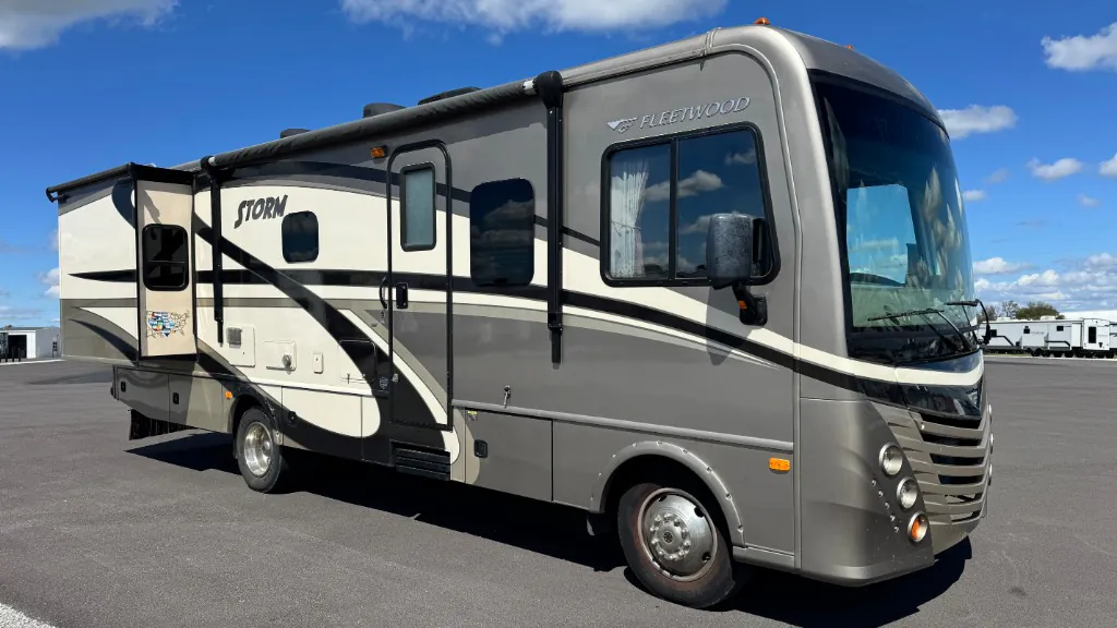 2016 Fleetwood Storm 30L - Photo 2