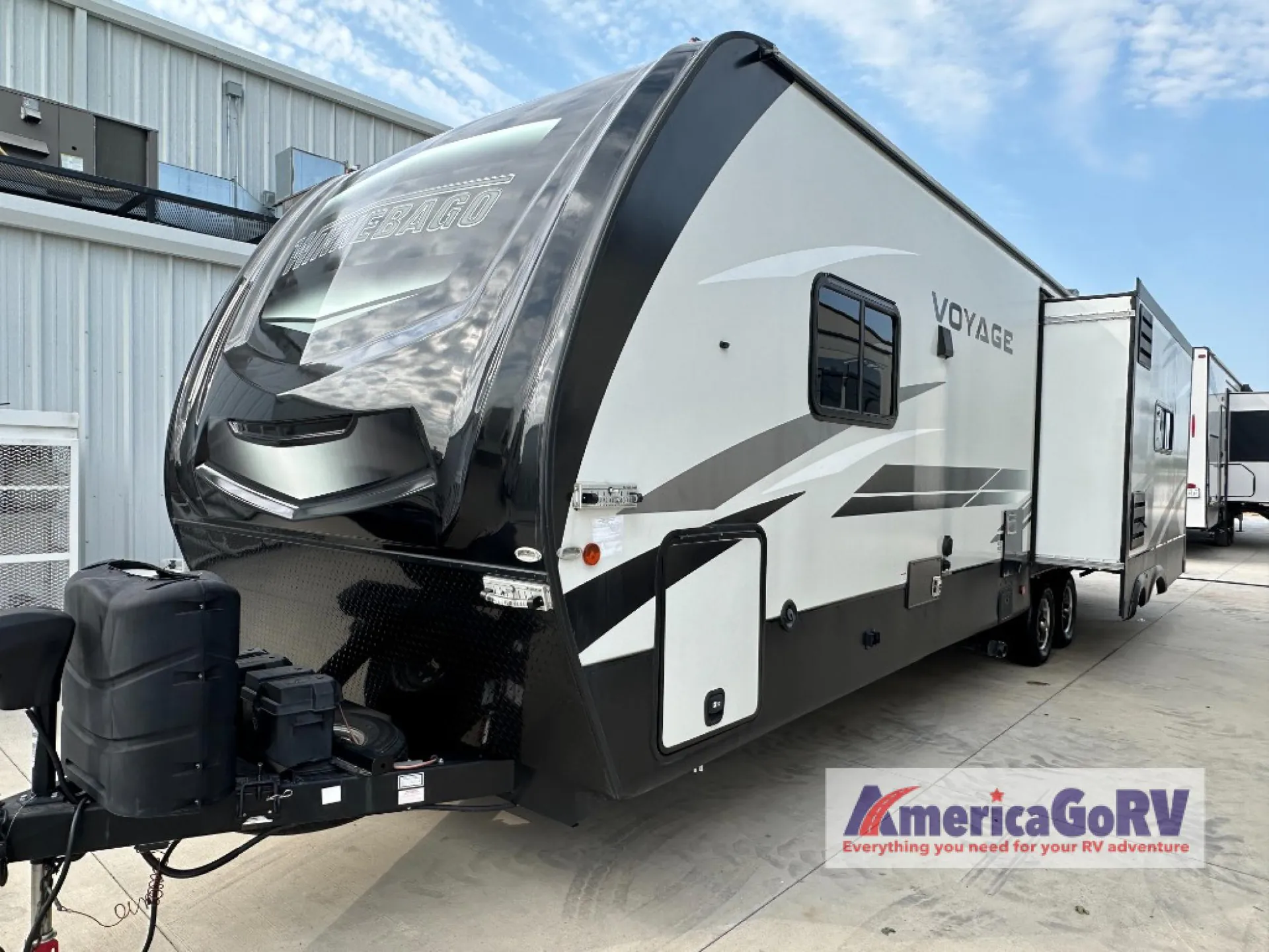 2021 Winnebago Voyage 3235RL - Photo 2