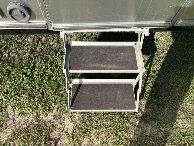 2018 Airstream Classic 33FB - Photo 3