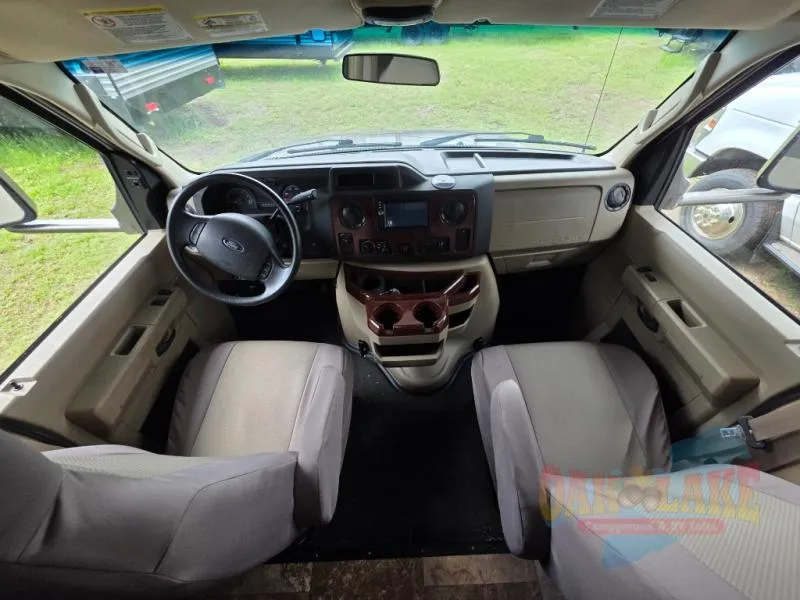 2015 Coachmen Leprechaun 319DS - Photo 4