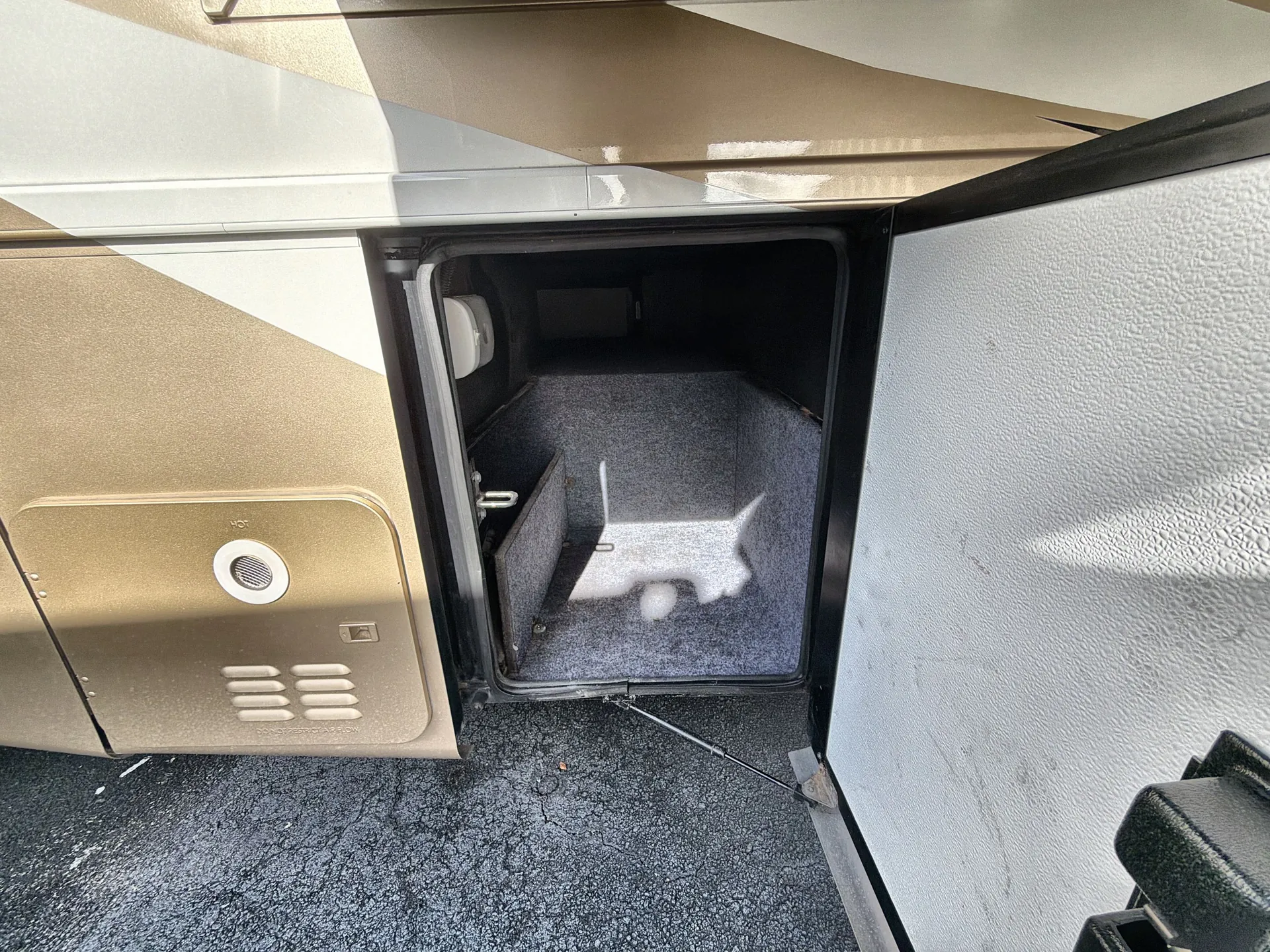 2017 Newmar Bay Star 3403 — living area main