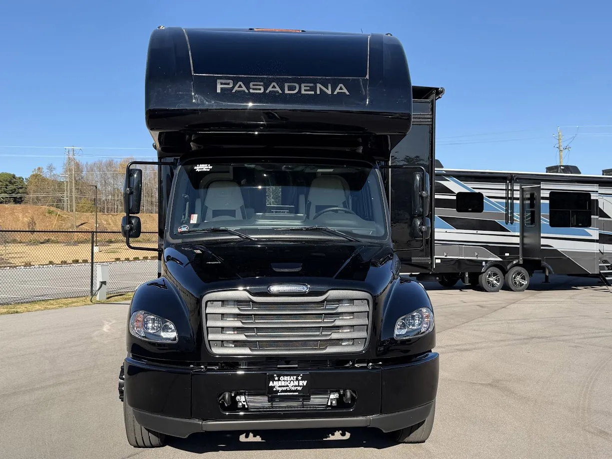2026 Thor Motor Coach Pasadena 34XG - Photo 3