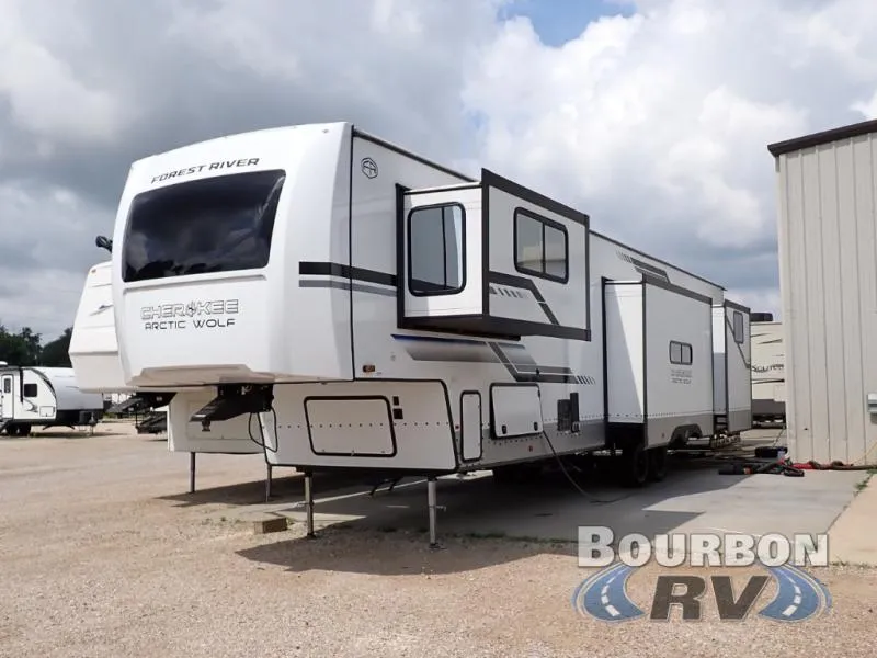2024 Forest River Cherokee Arctic Wolf Suite 3850 SUITE - Photo 2