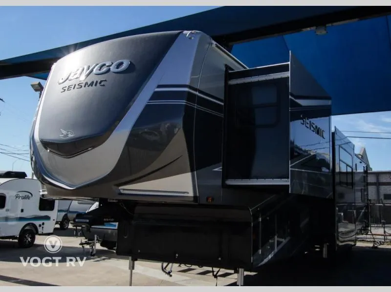 2026 Jayco Seismic 399 - Photo 3