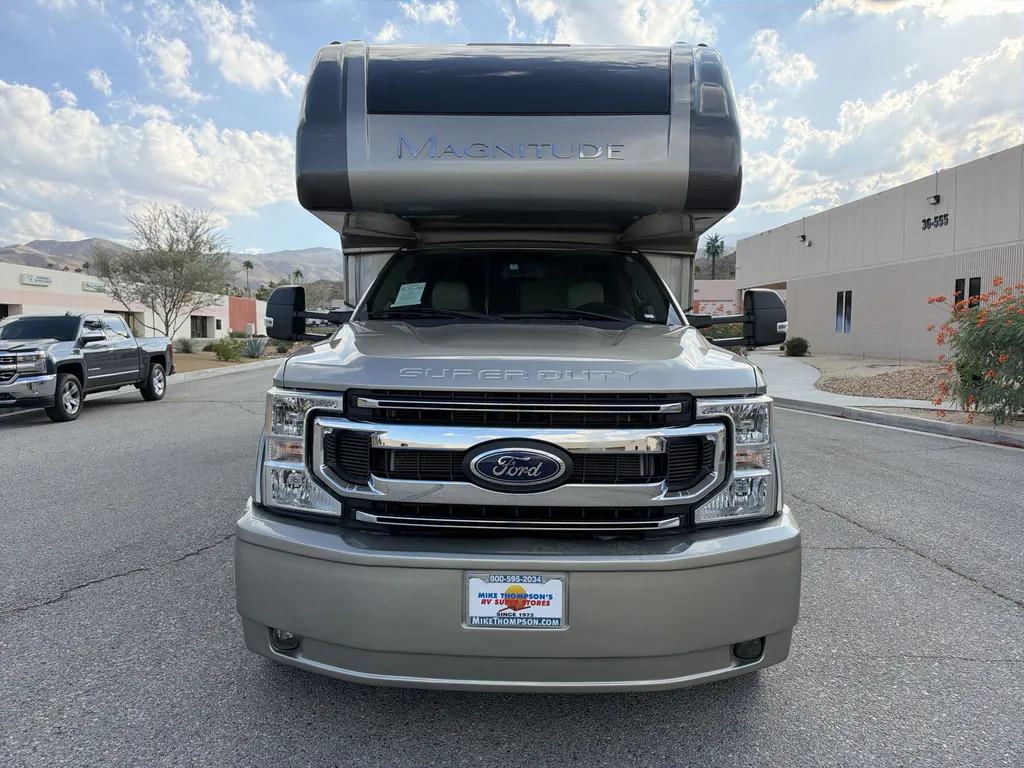 2023 Thor Motor Coach Magnitude RS36, Photos photo 2