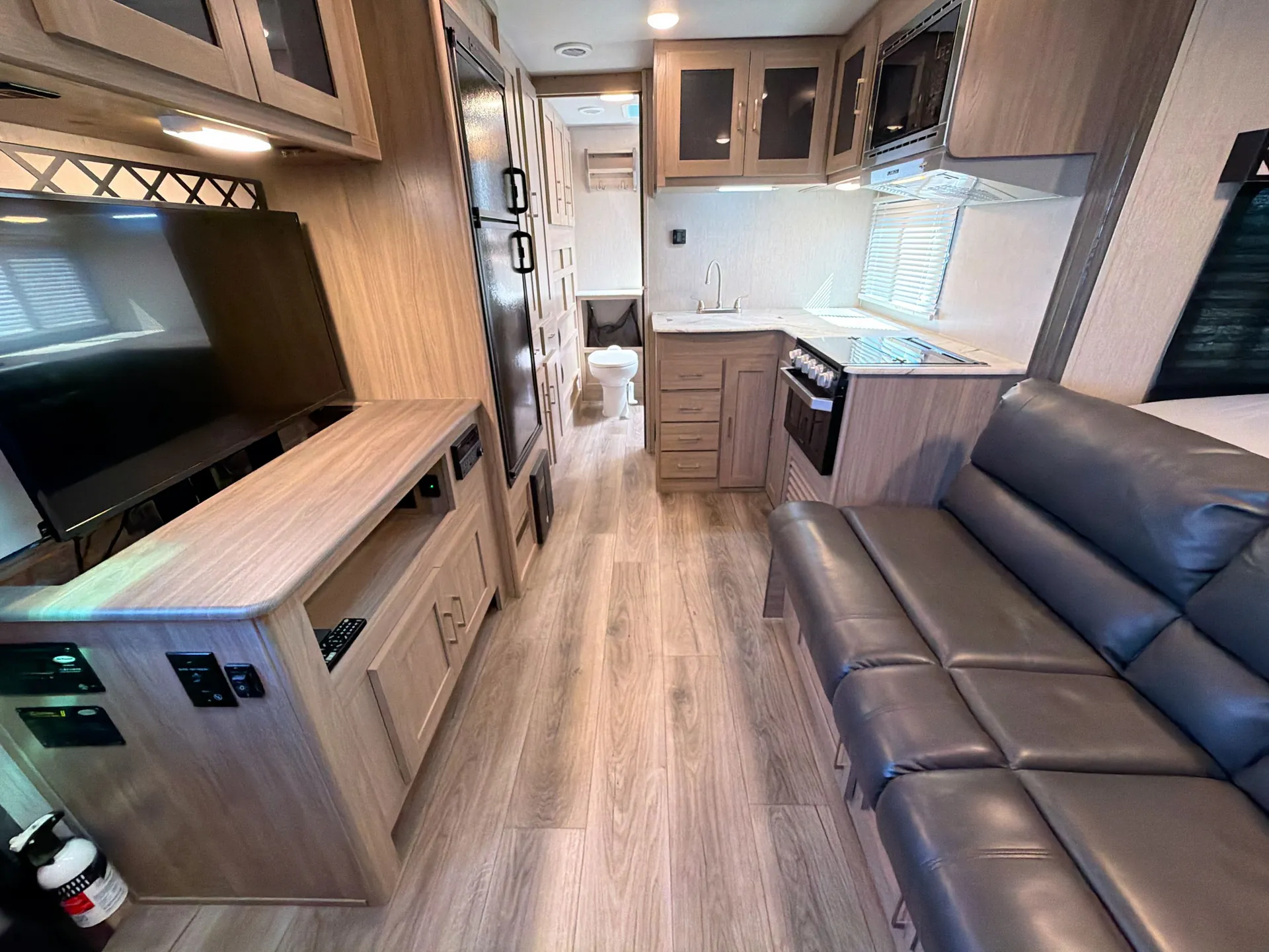 2020 Coachmen Freedom Express Ultra Lite 195 RBS — living area main