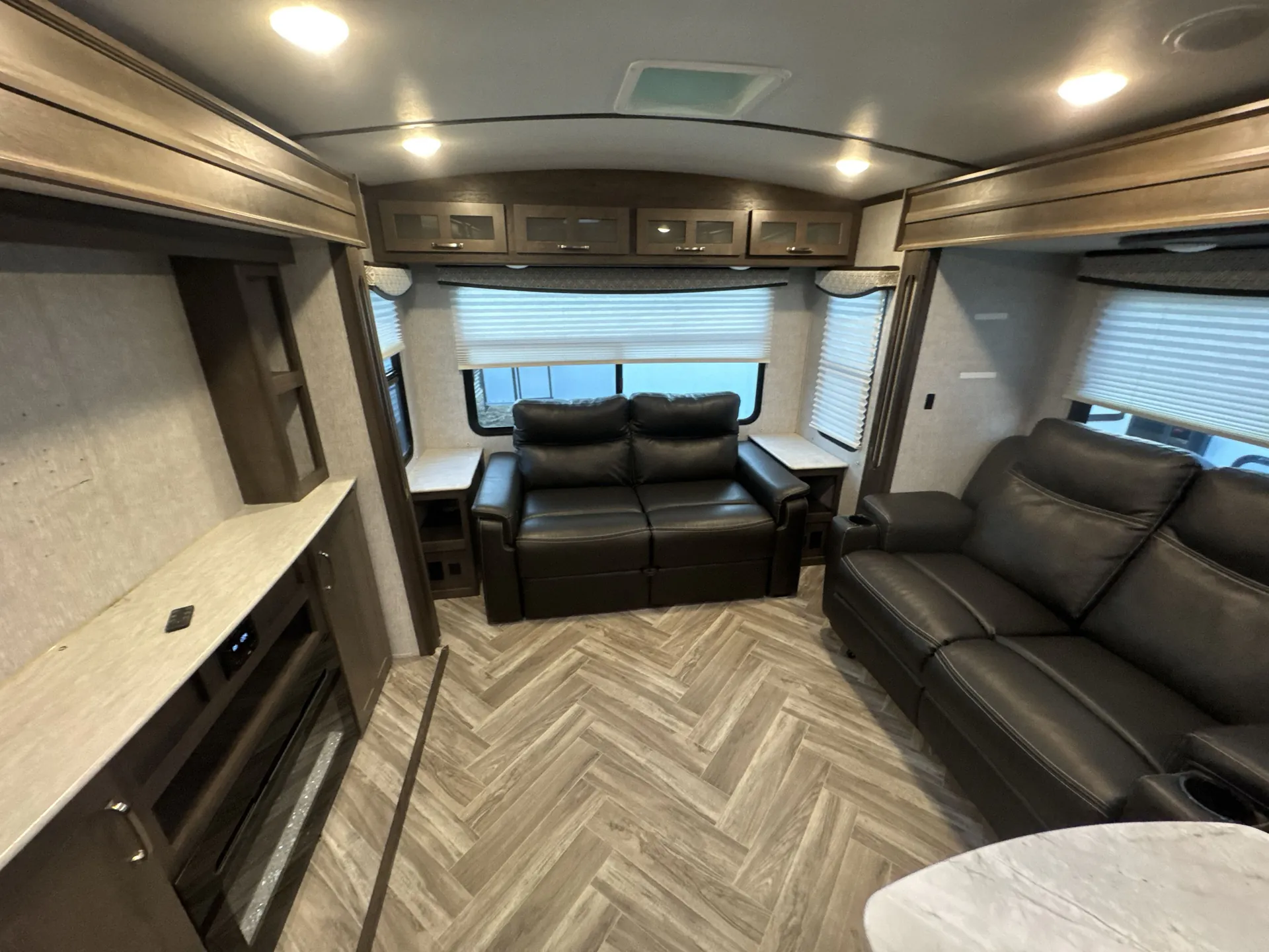2021 Dutchmen Astoria 3373RL — living area main