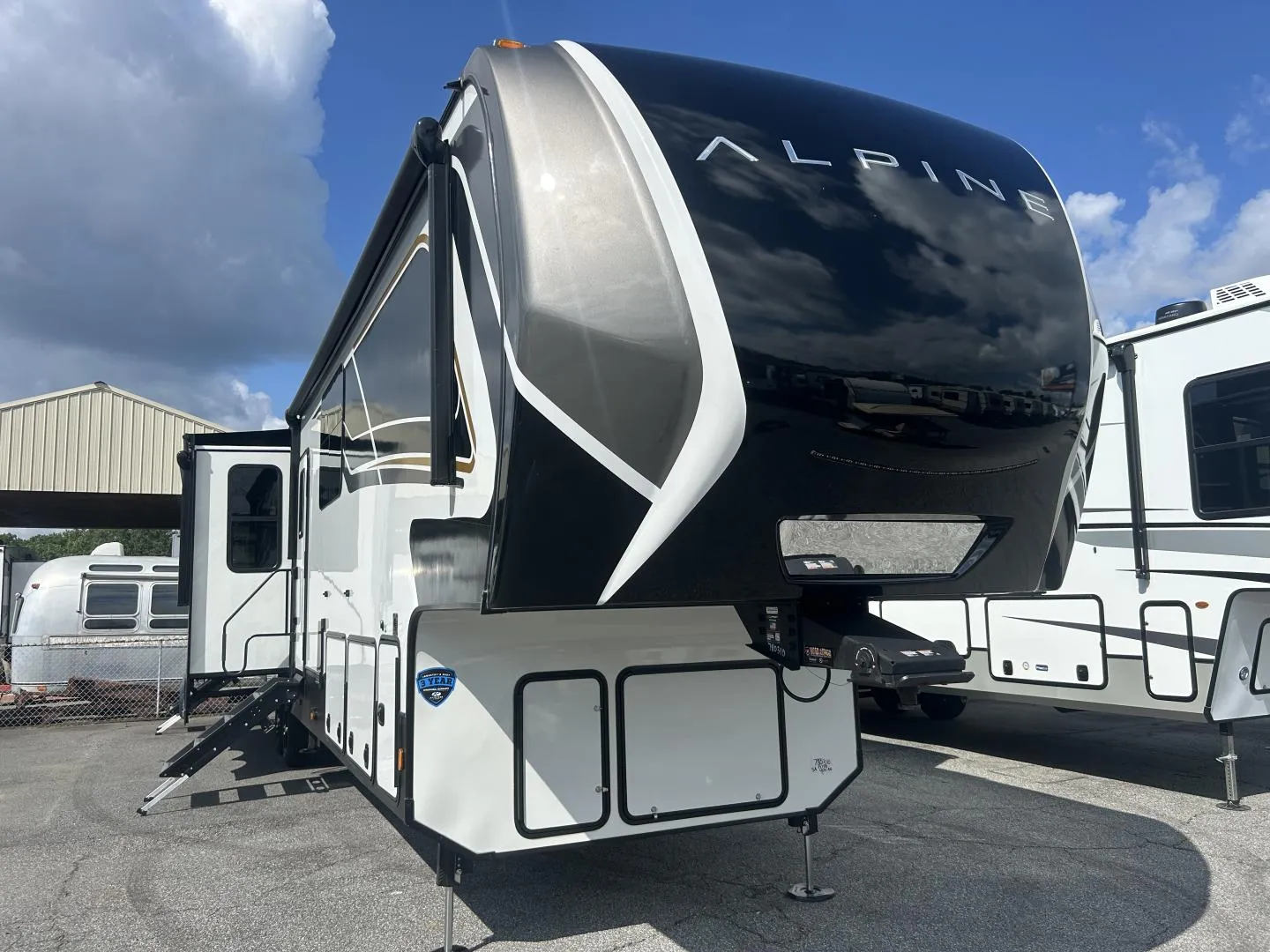 2025 Keystone Alpine 3910RK - Photo 2
