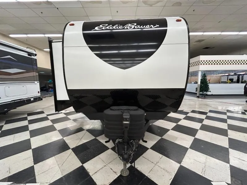2024 Airstream Eddie Bauer 34BHS - Photo 3