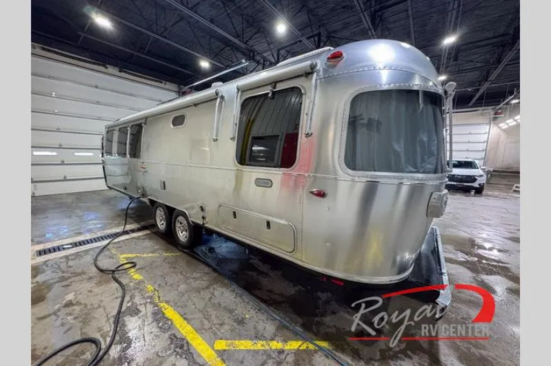2023 Airstream Classic 30RB - Photo 4