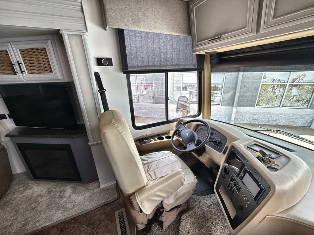 2015 Newmar Canyon Star 3914, Photos photo 31