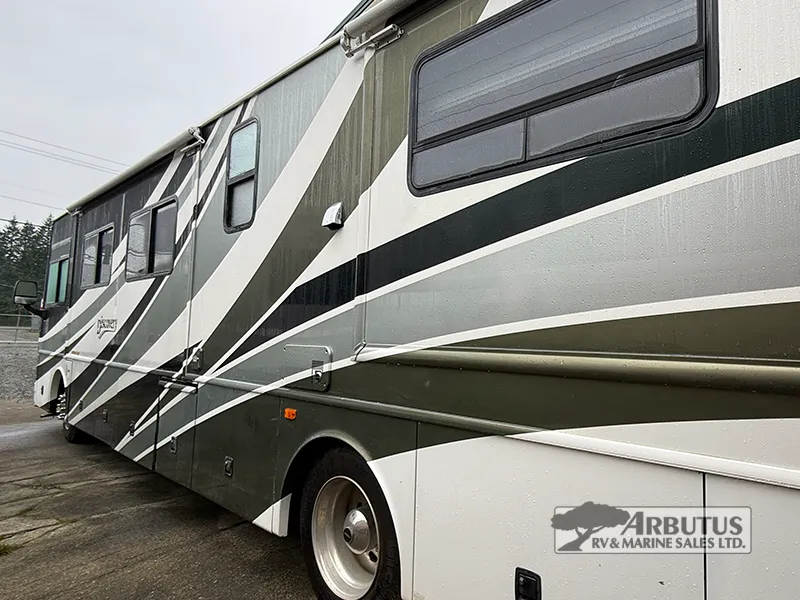 2003 Fleetwood Discovery 39L - Photo 2
