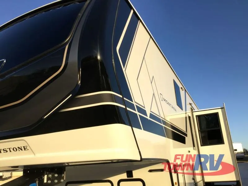 2026 Keystone Montana 3795FK - Photo 4