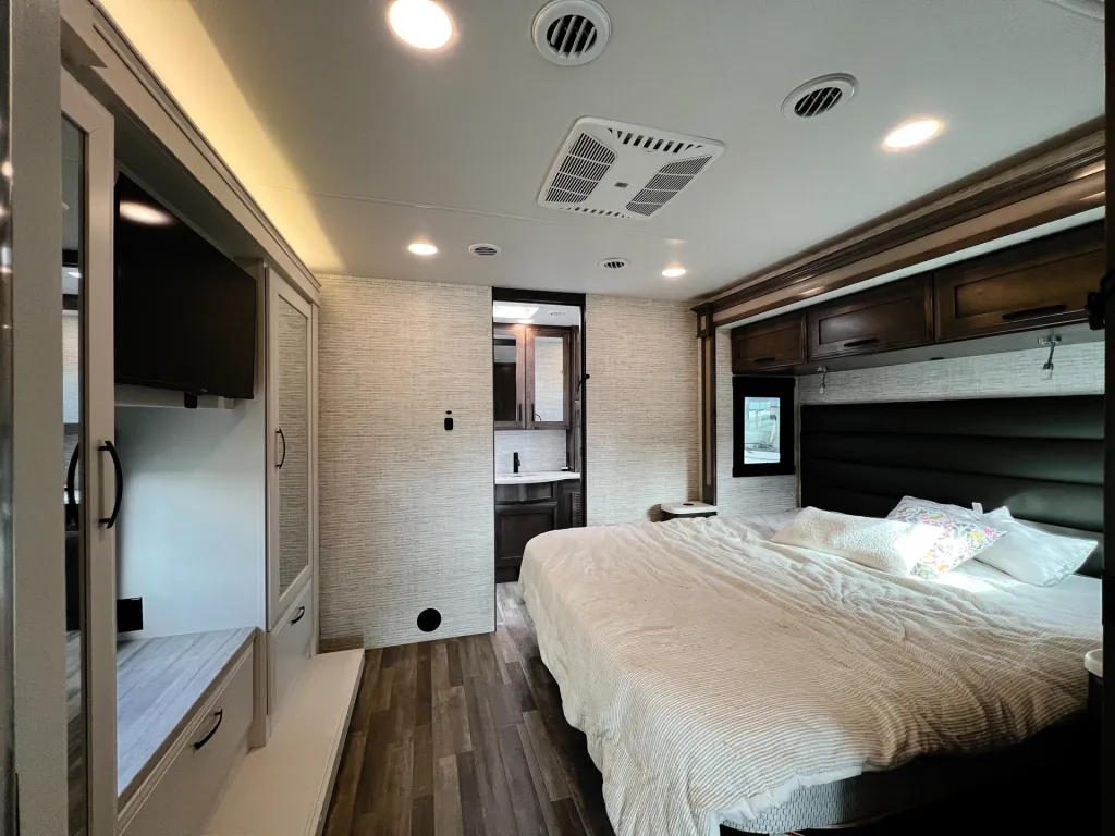 2025 Entegra Coach Vision XL 36C, Photos photo 17