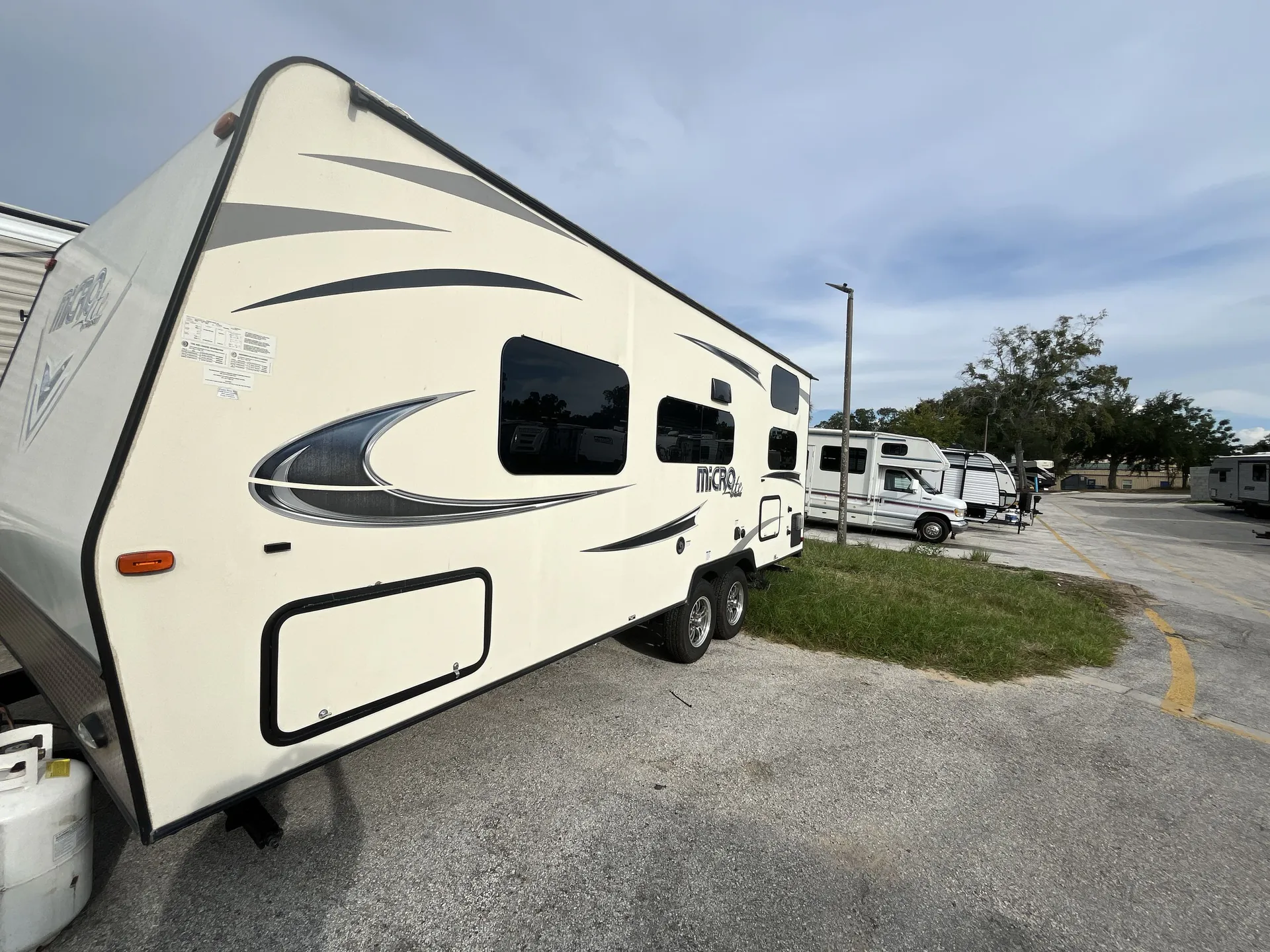 2018 Forest River Flagstaff Micro Lite 23LB — off campside