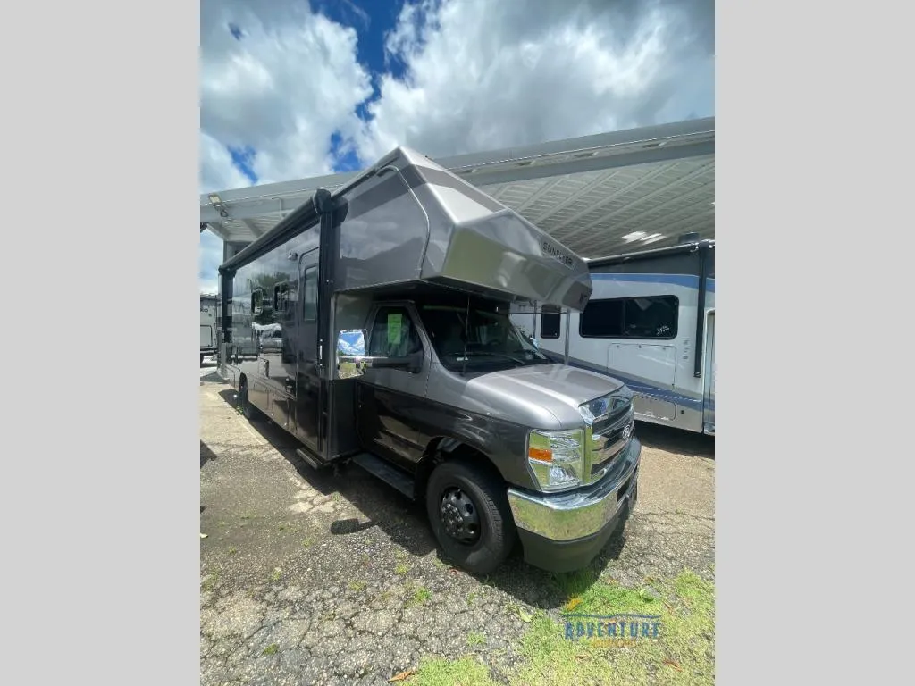 2027 Winnebago Sunflyer 28MB - Photo 2
