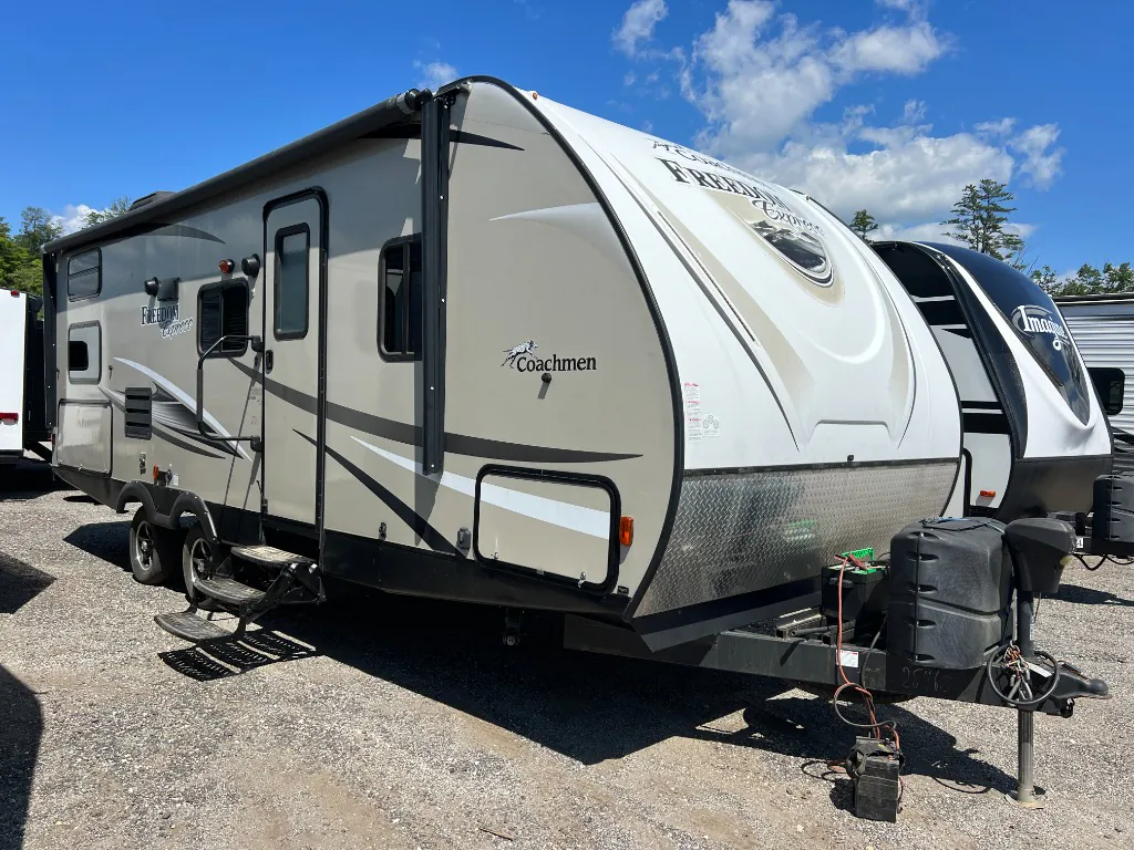 2018 Coachmen RV Freedom Express 257BHS - Main photo