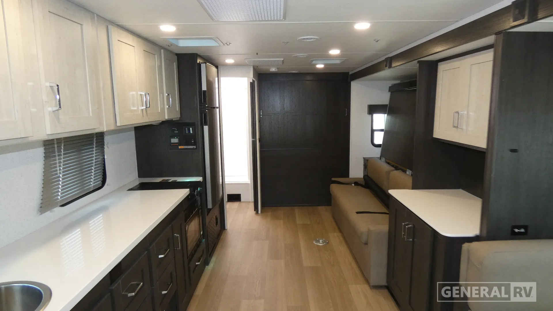 2027 Winnebago Sunflyer 28MB - Photo 3