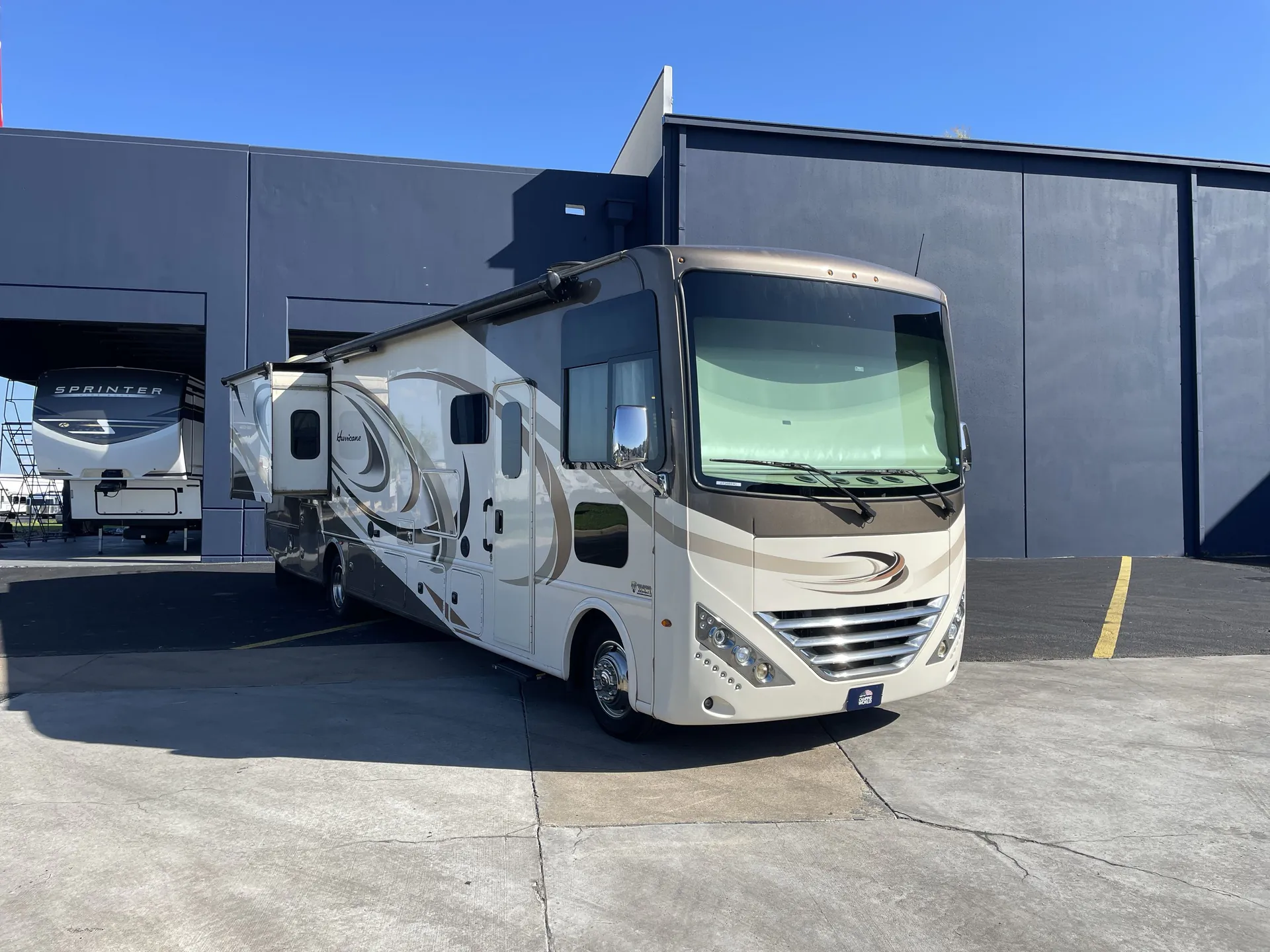 2018 Thor Motor Coach Hurricane 35M - Photo 2