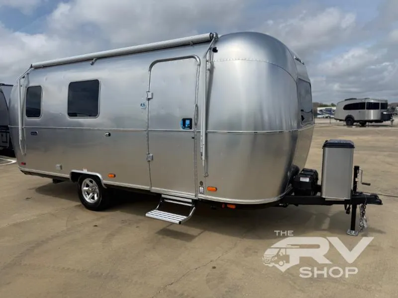 2026 Airstream World Traveler 22RB - Main photo