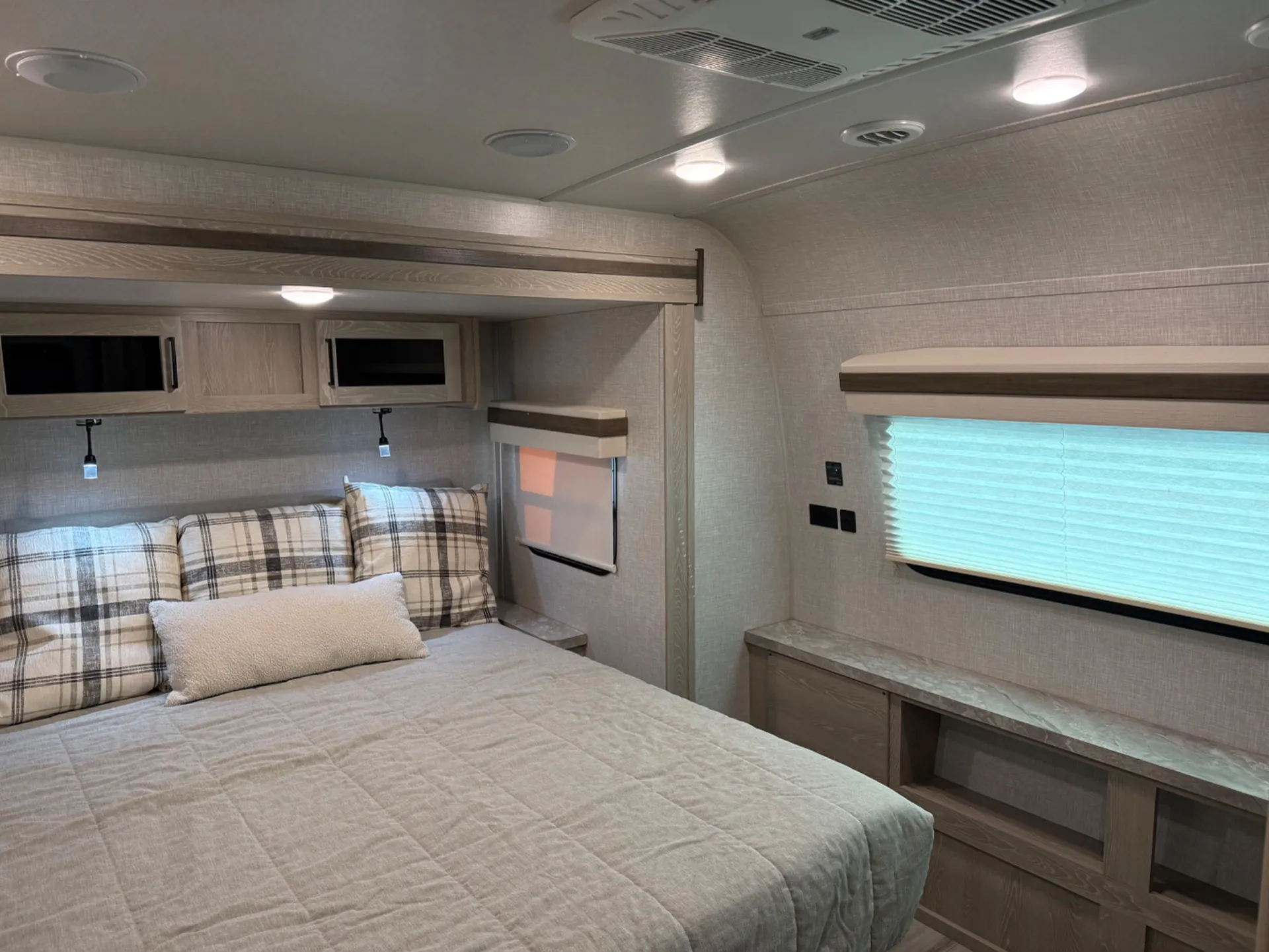 2022 Forest River Rockwood Ultra Lite 2614BS — Photo 5
