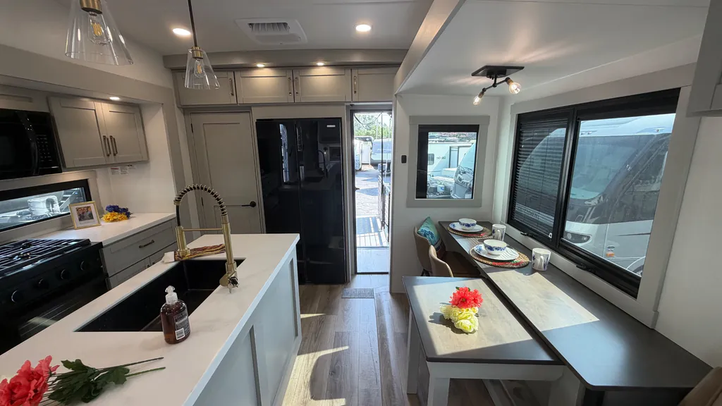 2025 Brinkley Model Z 3400, Photos photo 11