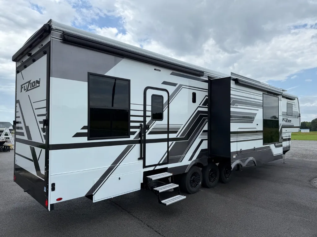 2025 Keystone Fuzion 432 - Photo 4