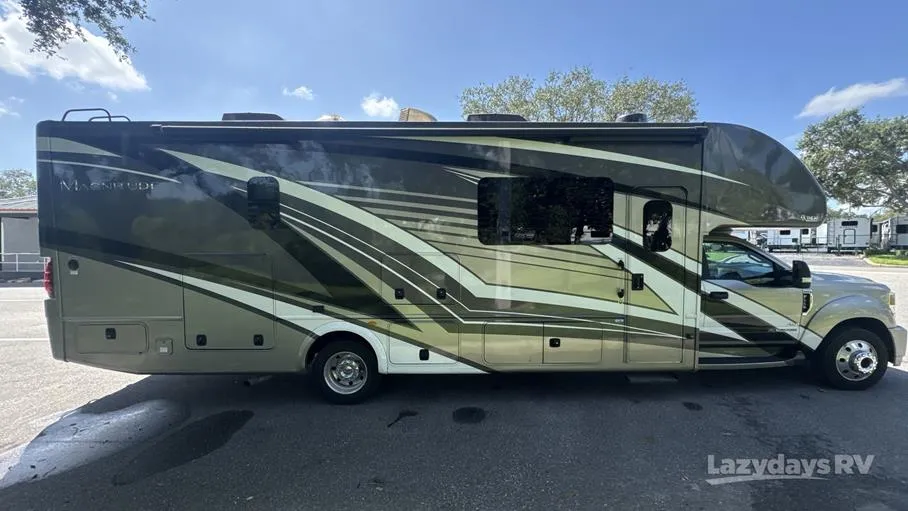 2022 Thor Motor Coach Magnitude SV34 - Photo 3