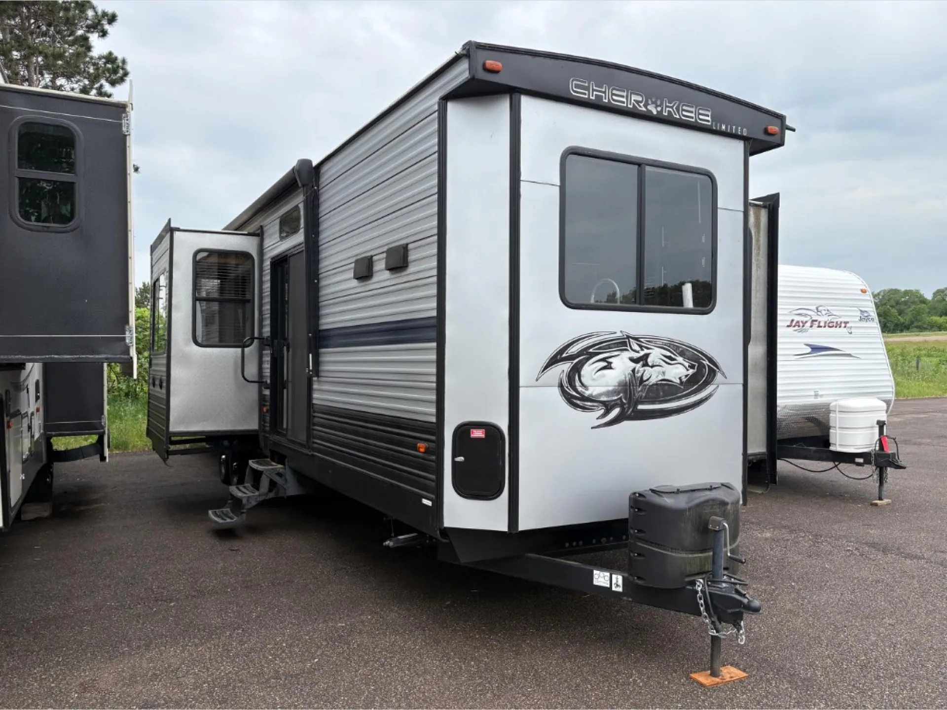 2020 Forest River Cherokee 39CL - Photo 2