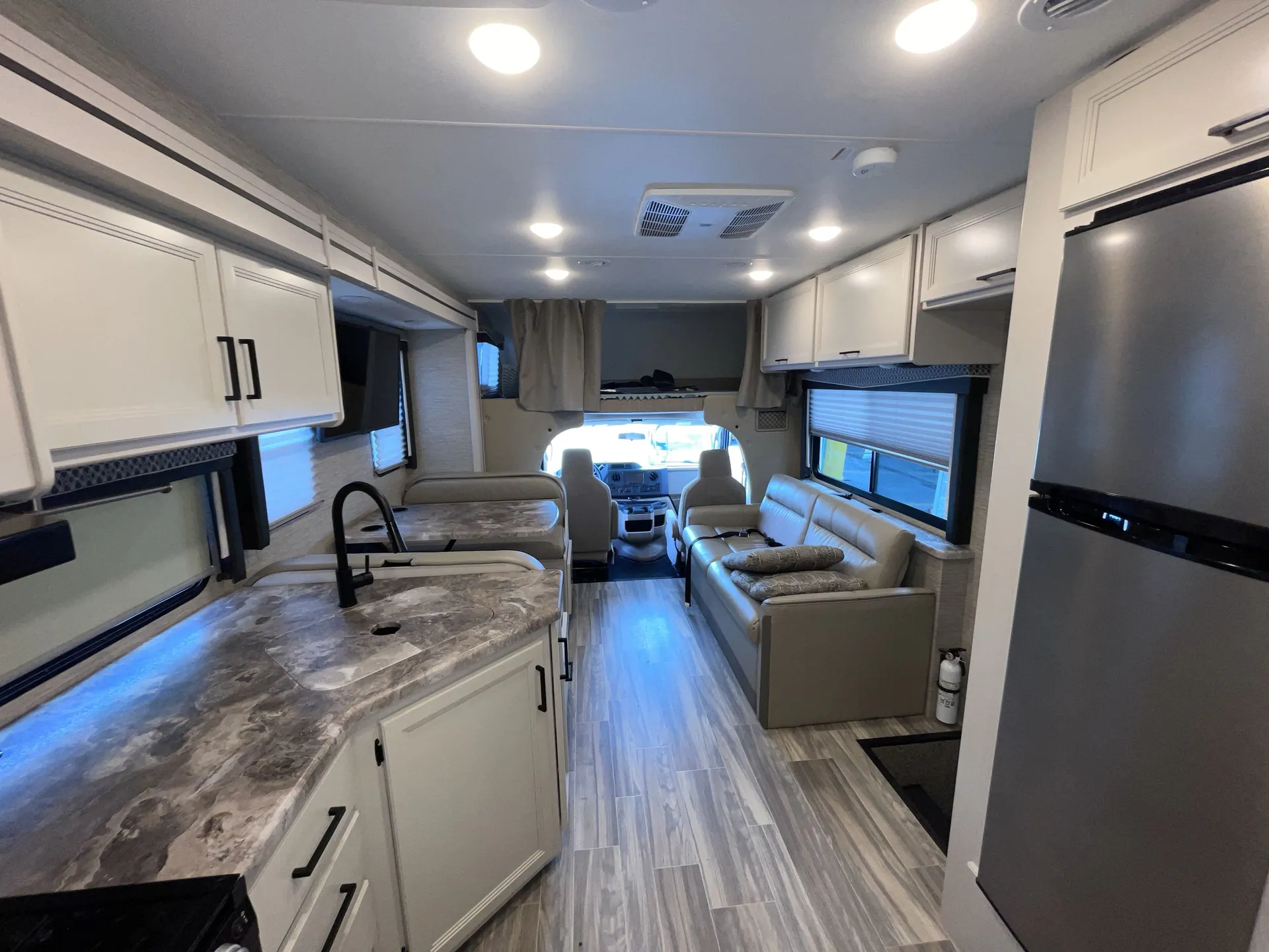 2023 Thor Motor Coach Four Winds 31WV — living area main