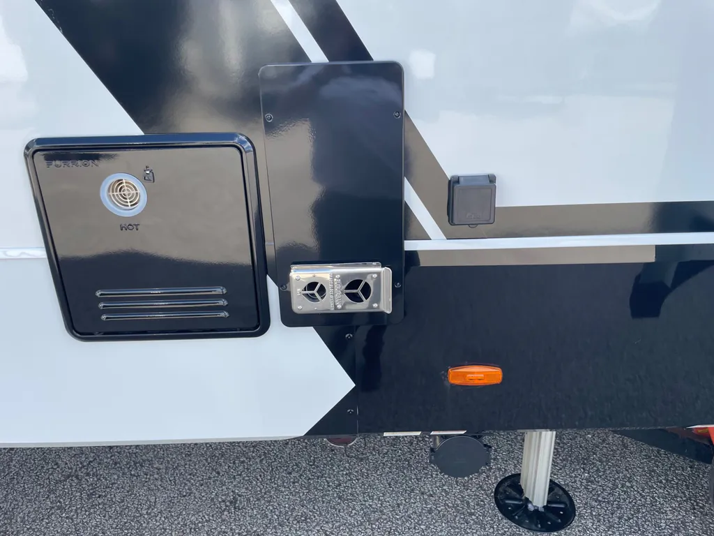 2026 Brinkley Model Z 3600, Photos photo 12