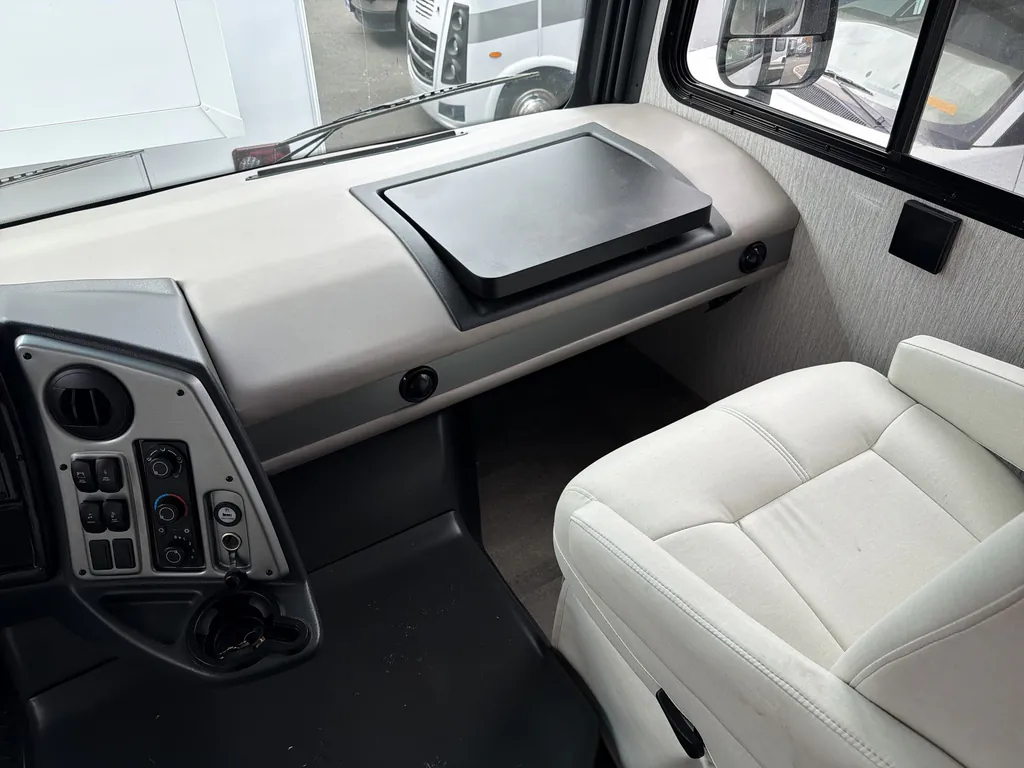 2023 Coachmen Pursuit 31BH, Photos photo 12