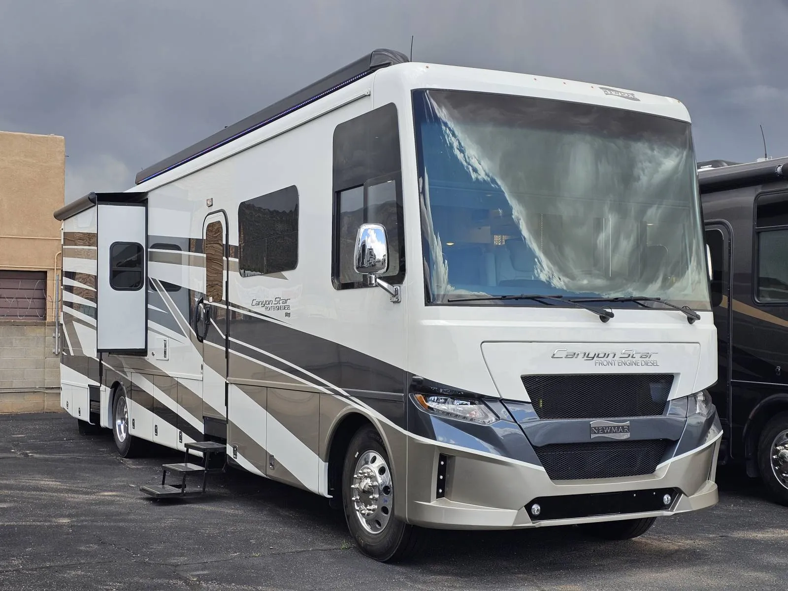 2026 Newmar Canyon Star 3947 - Photo 2