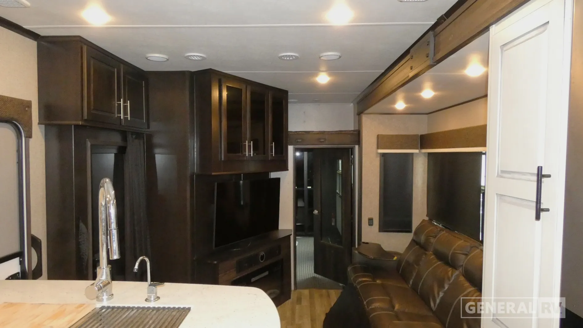 2021 Jayco Seismic 4113 - Photo 3