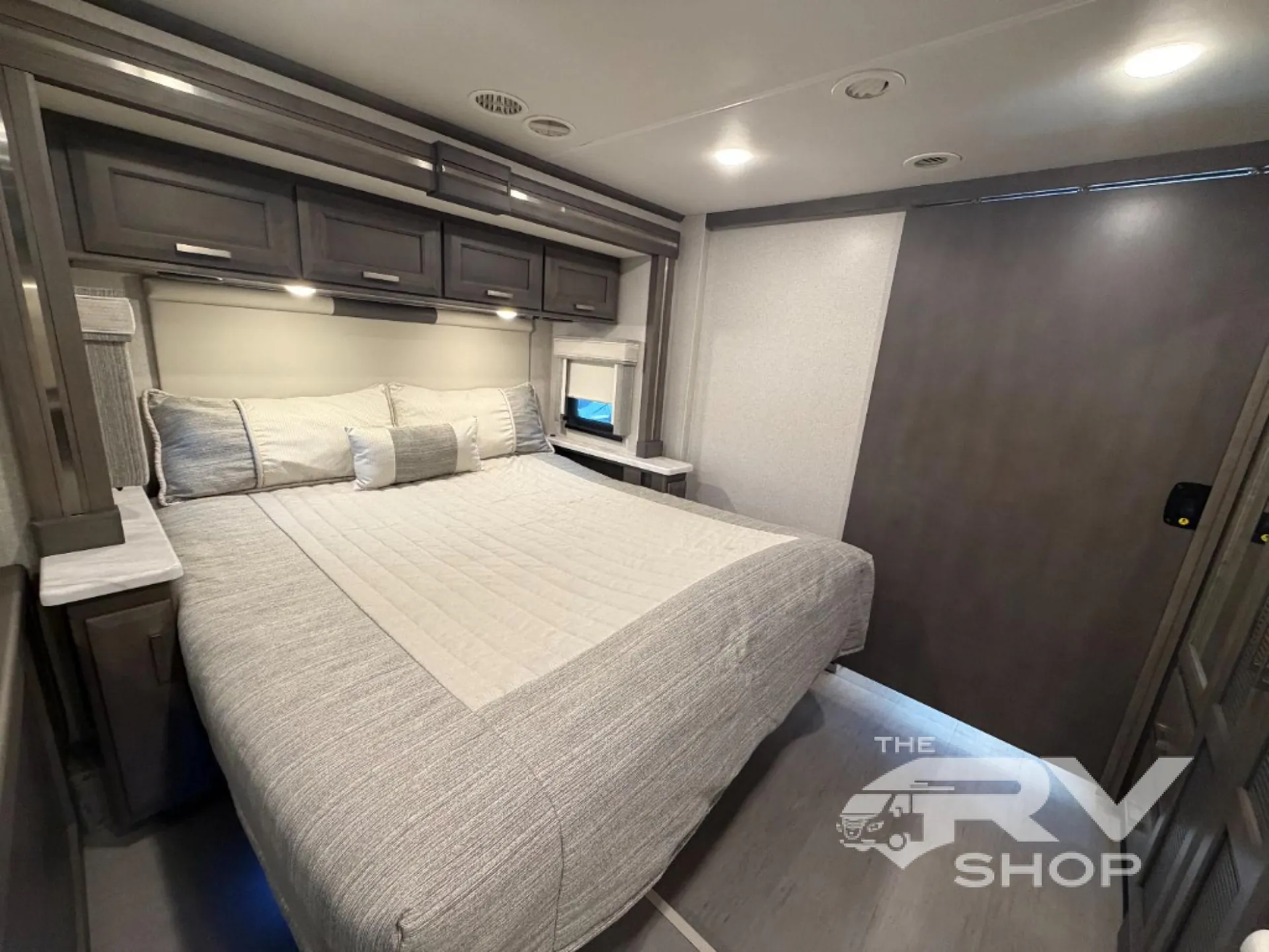 2024 Thor Motor Coach Riviera 34SD - Photo 4