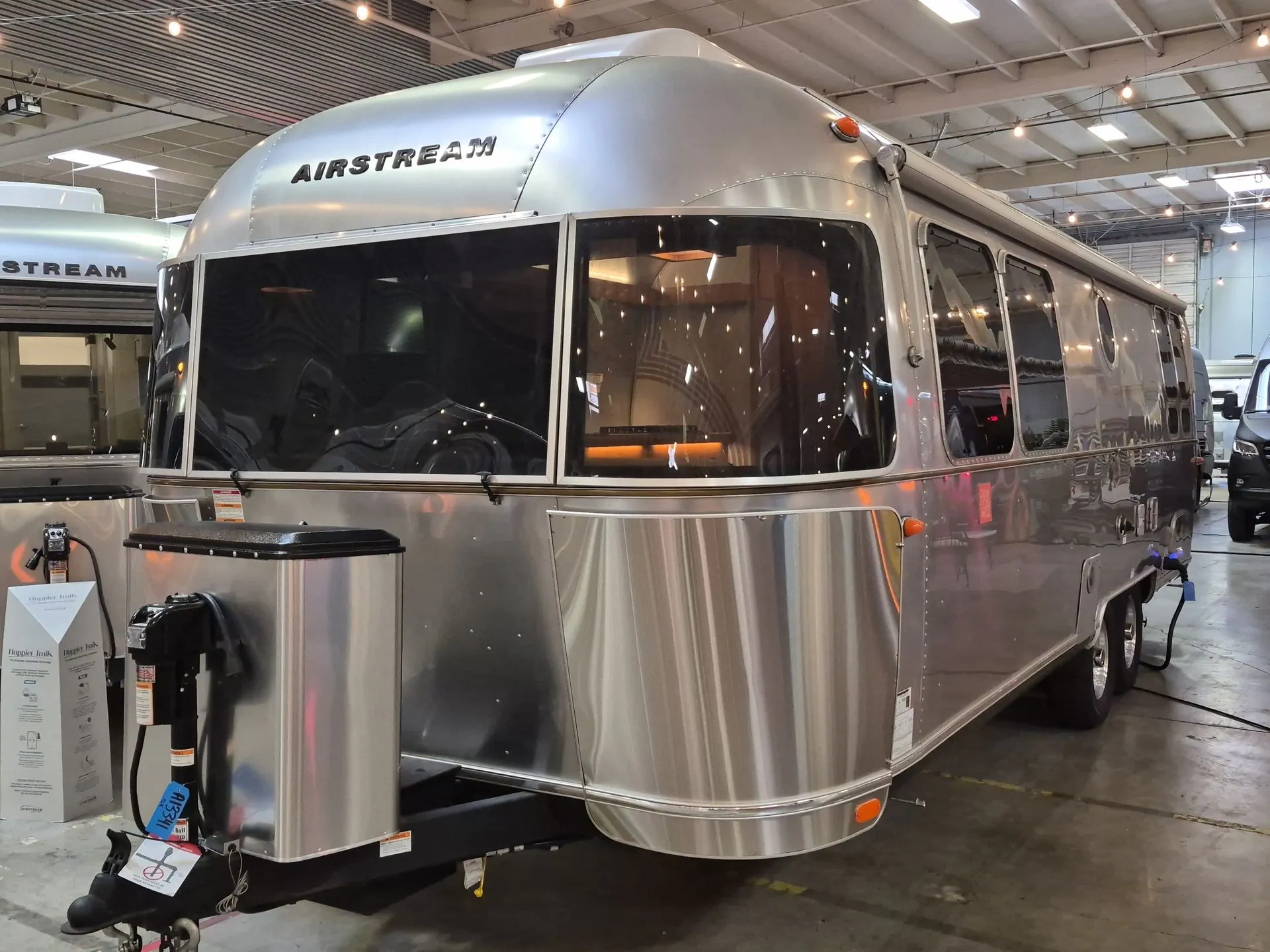 2027 Airstream Frank Lloyd Wright 28RB - Photo 2