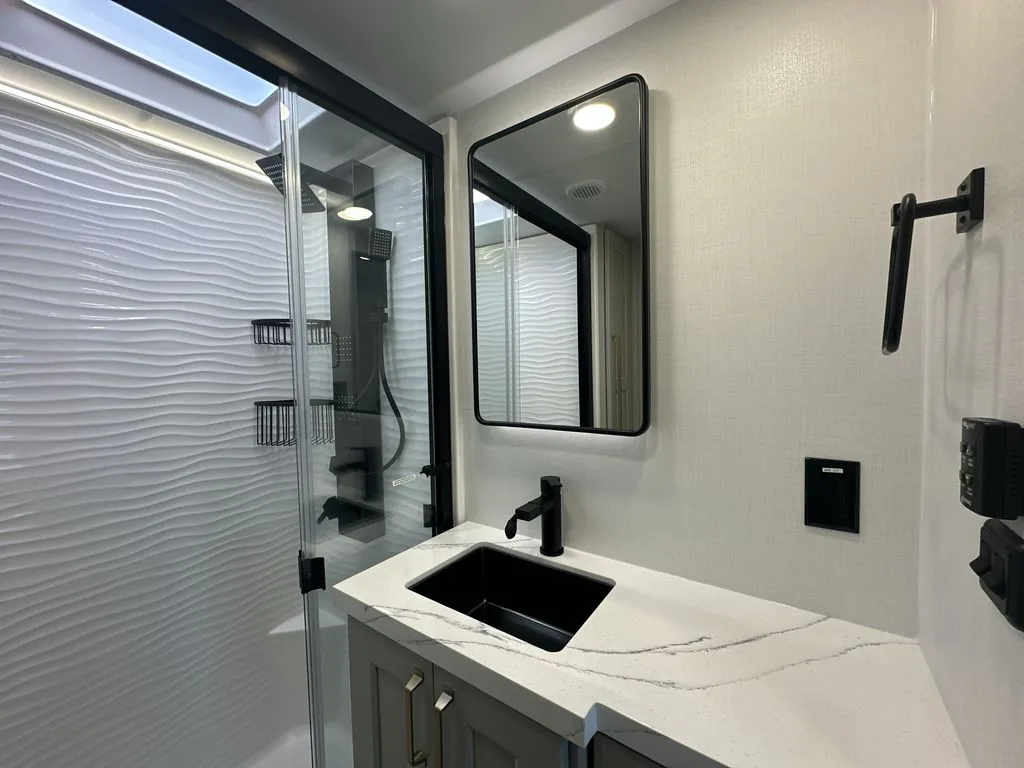 2026 Brinkley Model G 4100, Photos photo 27
