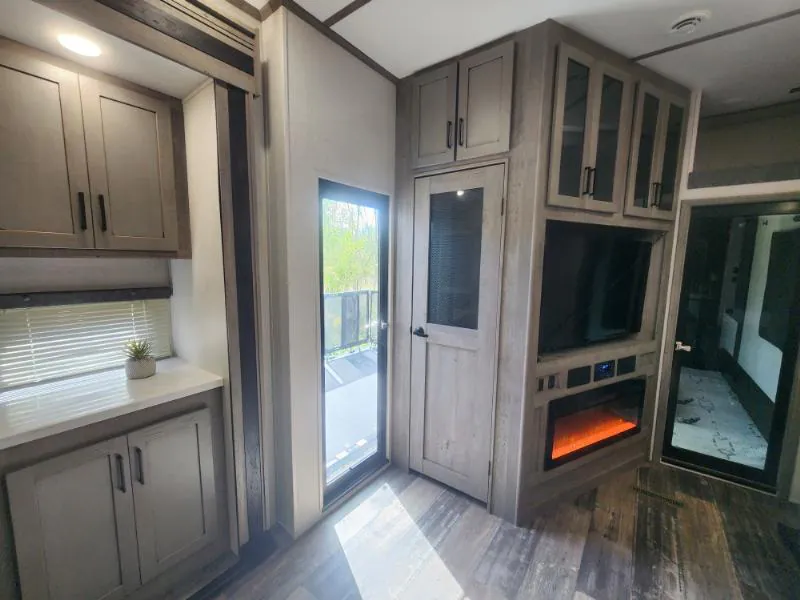 2021 Keystone Raptor 429, Photos photo 5