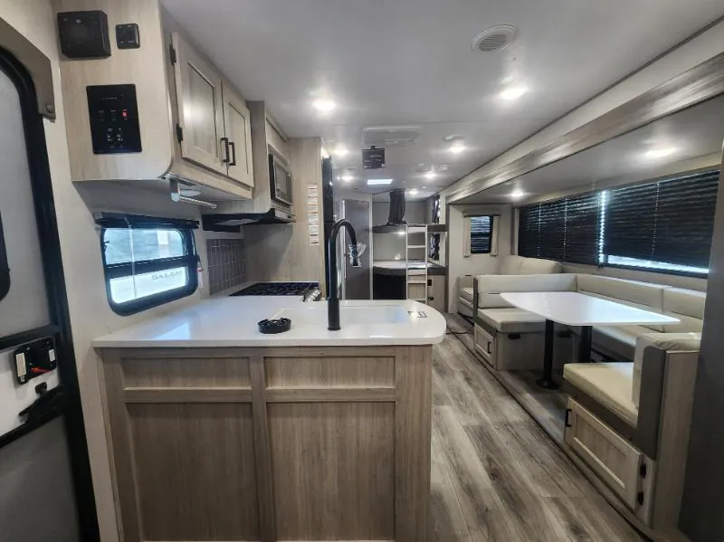 2026 Coachmen Catalina Legacy Edition 273DBHCK, Photos photo 3