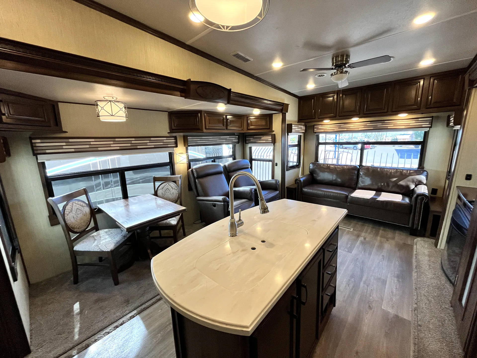 2018 Palomino Columbus 383FB - Photo 3