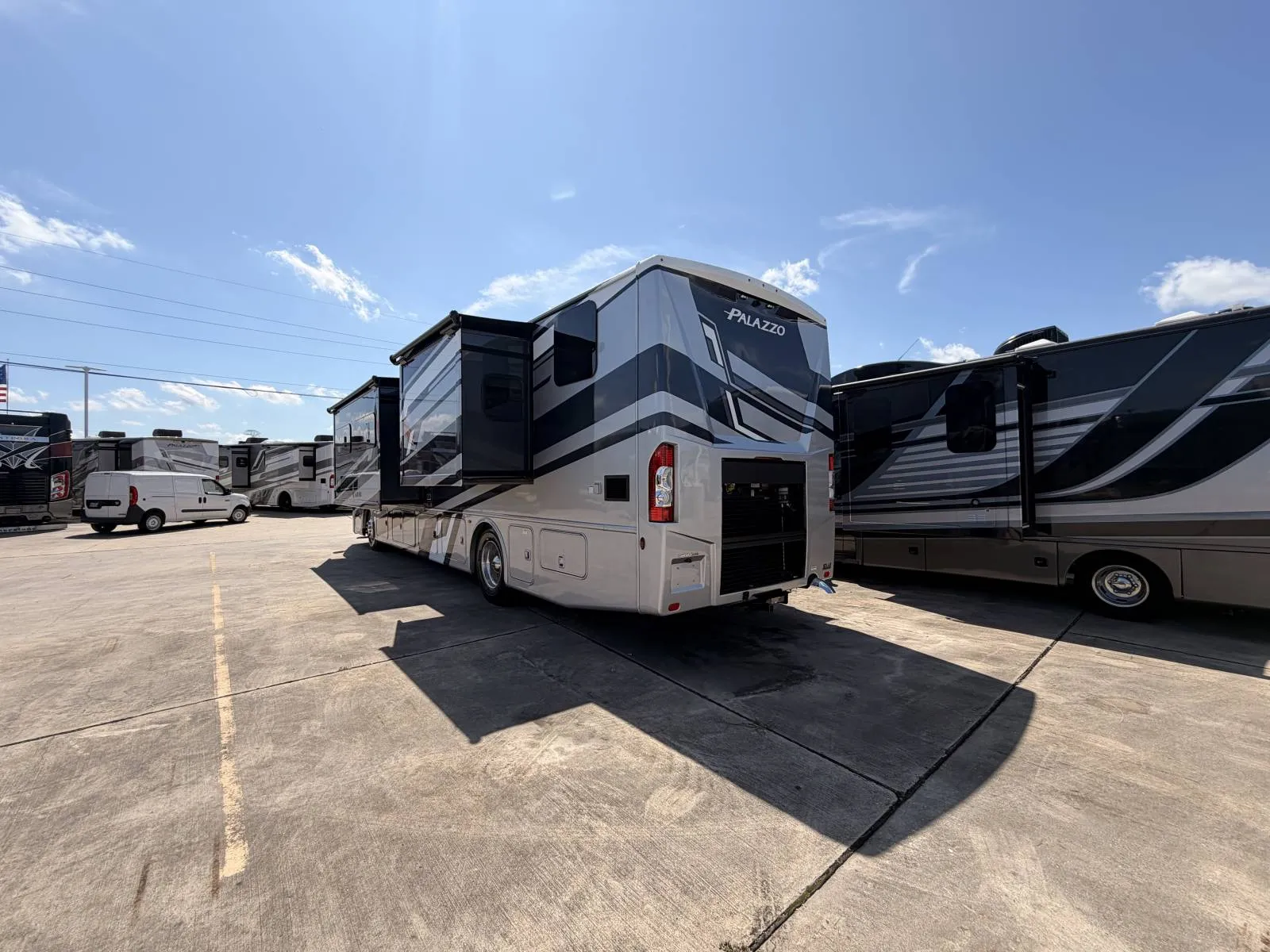 2027 Thor Motor Coach Palazzo 37.5 - Photo 4