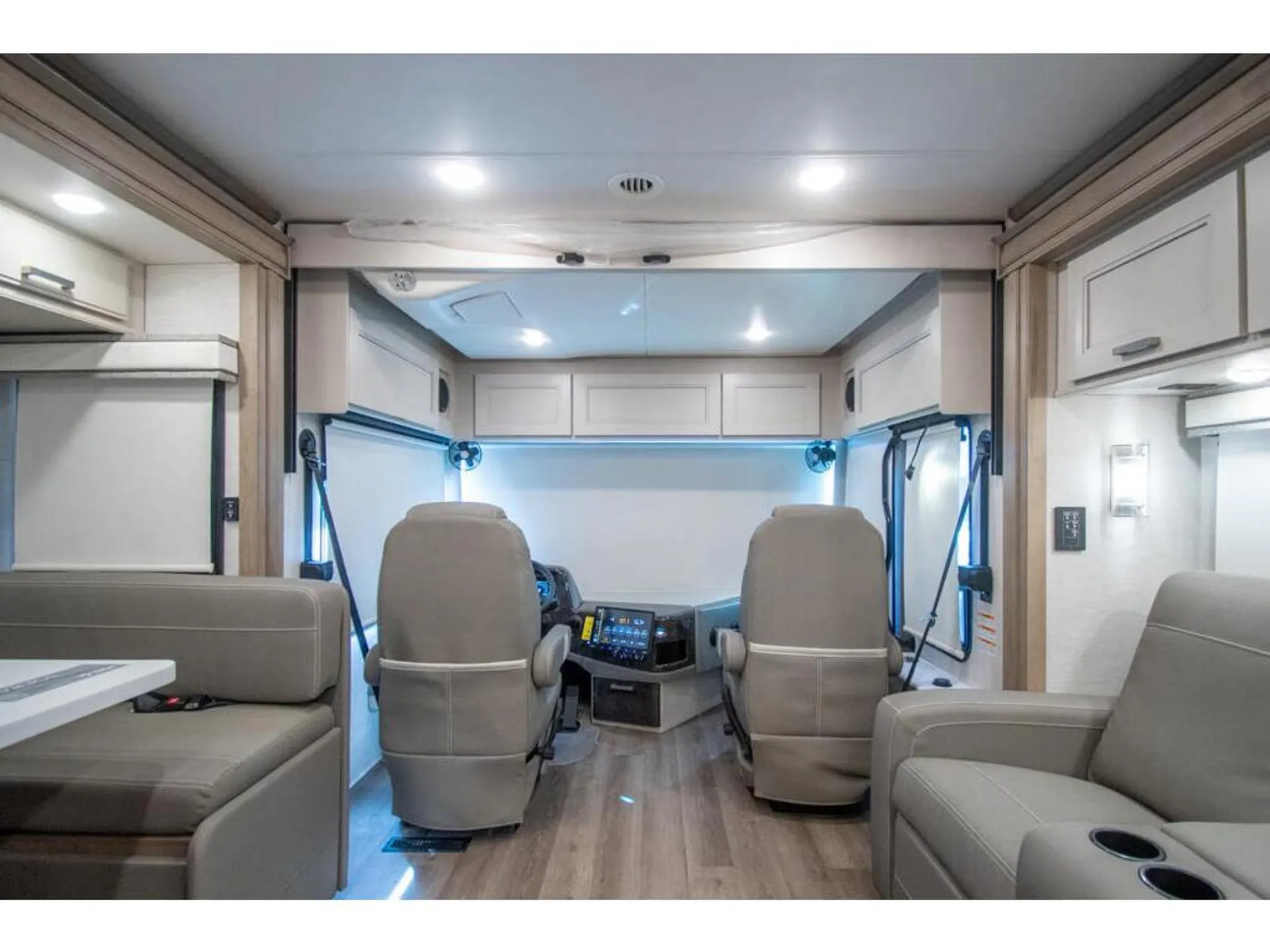 2026 Thor Motor Coach Riviera 34SD - Photo 4