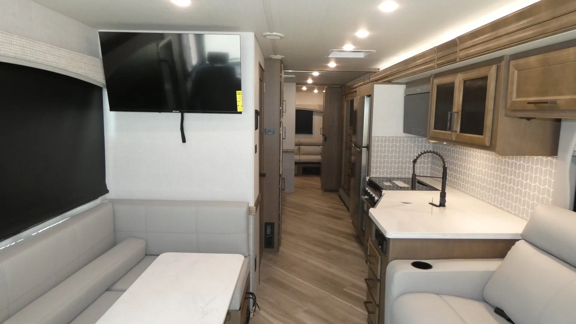 2026 Fleetwood Fortis 36Y - Photo 3