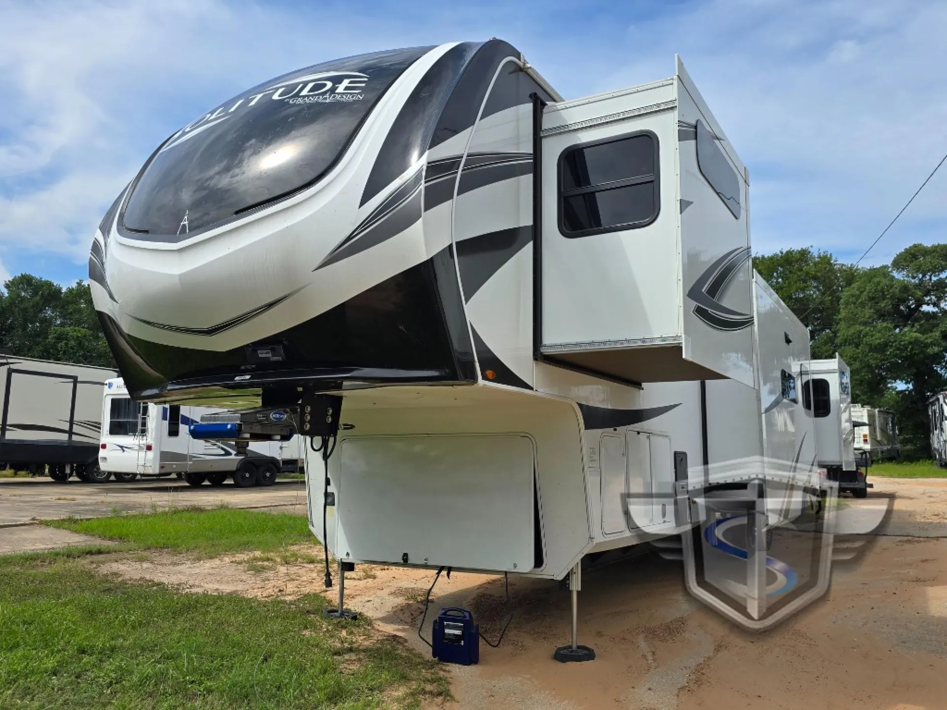 2024 Grand Design Solitude 391DL - Photo 2