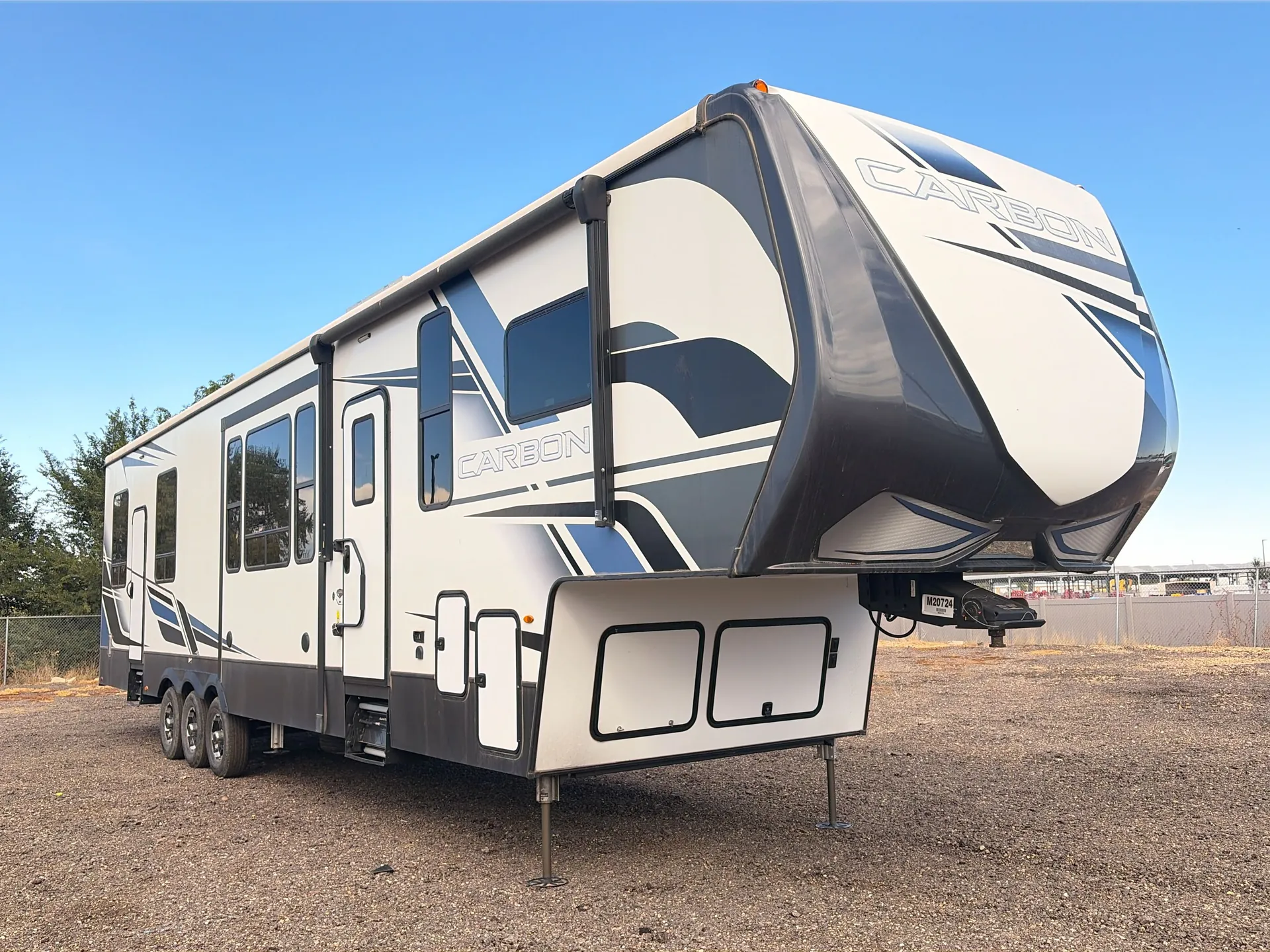 2022 Keystone Carbon 398 - Photo 2