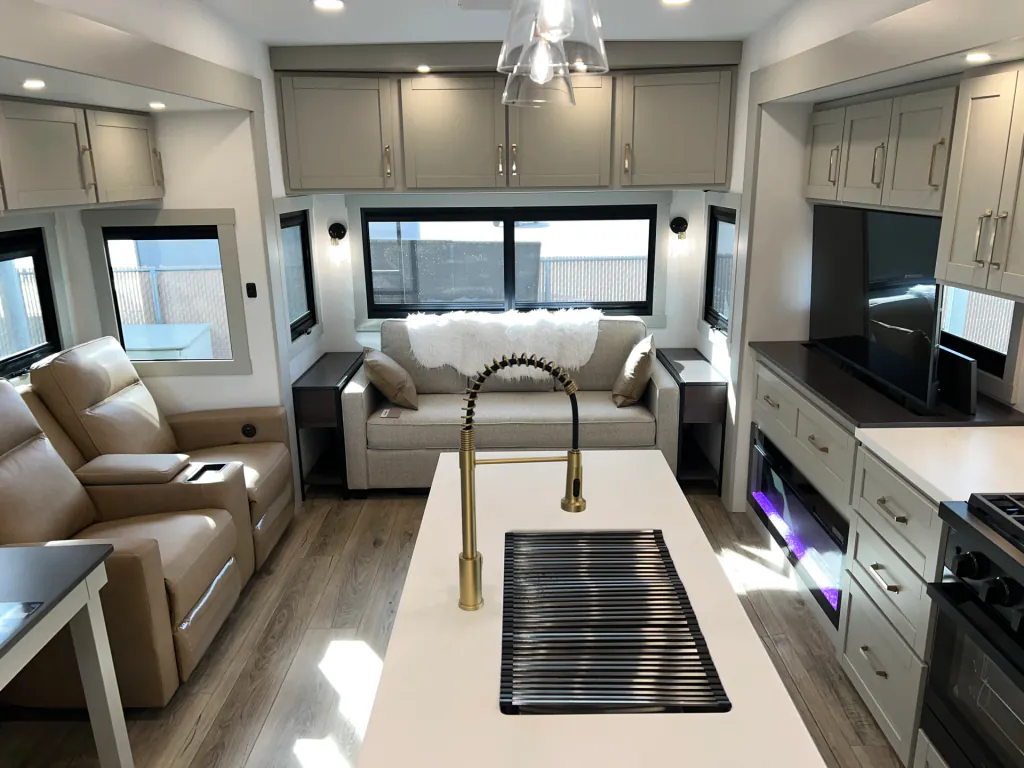 2026 Brinkley Model Z 3600, Photos photo 2